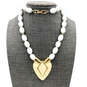 Napier Cream Gold Enamel White Bead Pendant Necklace Vintage 24"